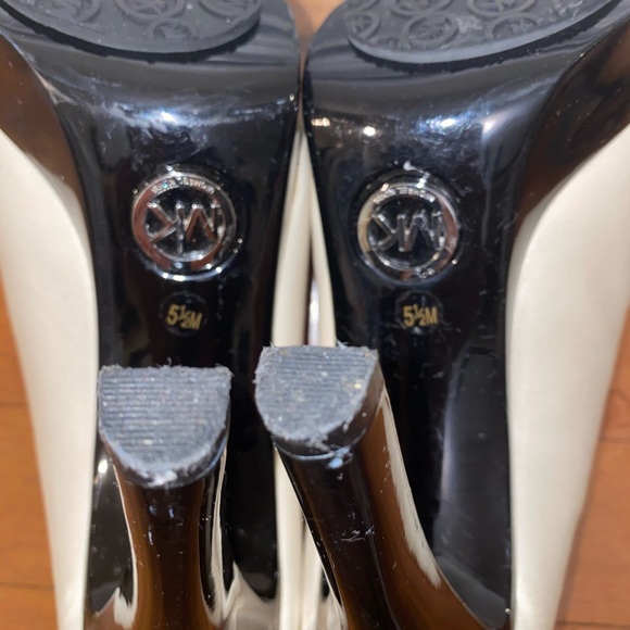 Michael Kors cream and black heels - Picture 4 of 5